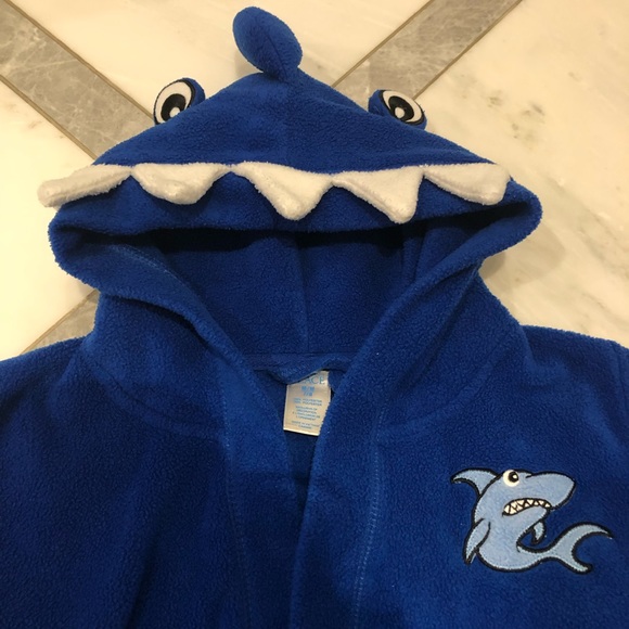 Child’s Shark Bathrobe - Picture 3 of 6